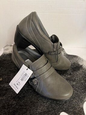 Easy Street Comfy Comfort Wave Slip in Shoes- Size 7.5